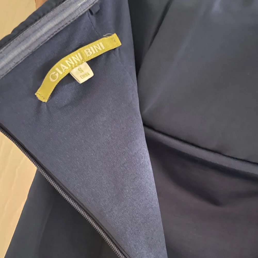 Dress - Picture 7 of 7